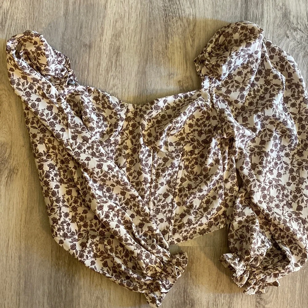Astr Floral Square-Neck Puff Sleeve Top in Cream and Brown - Picture 3 of 5